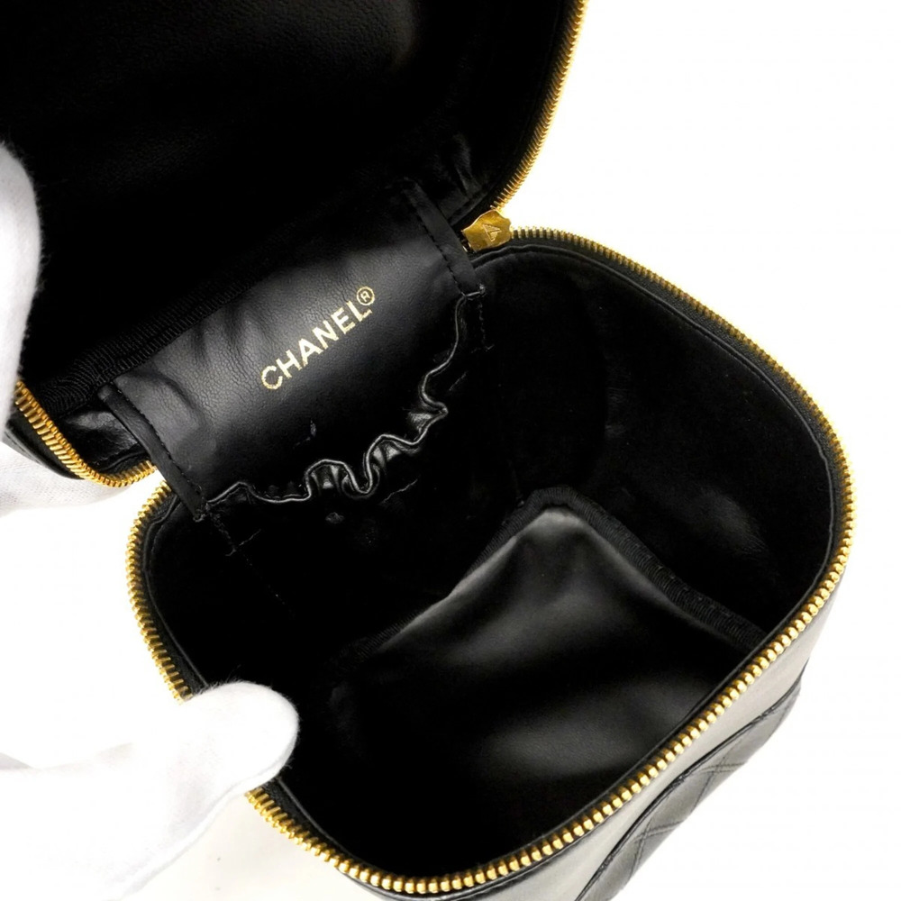 CHANEL Black Lambskin Leather Vanity Bag - Picture 4 of 11